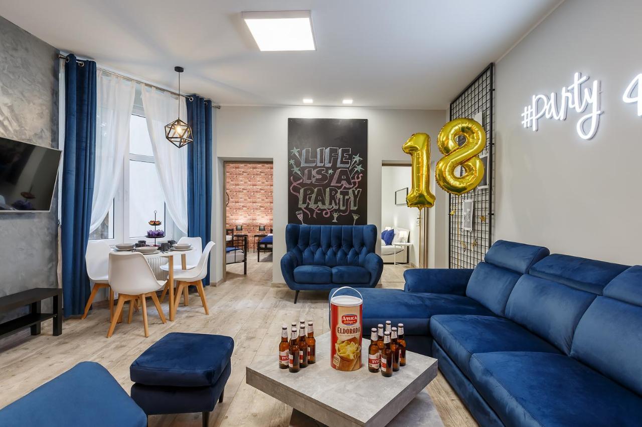 #partyhouse