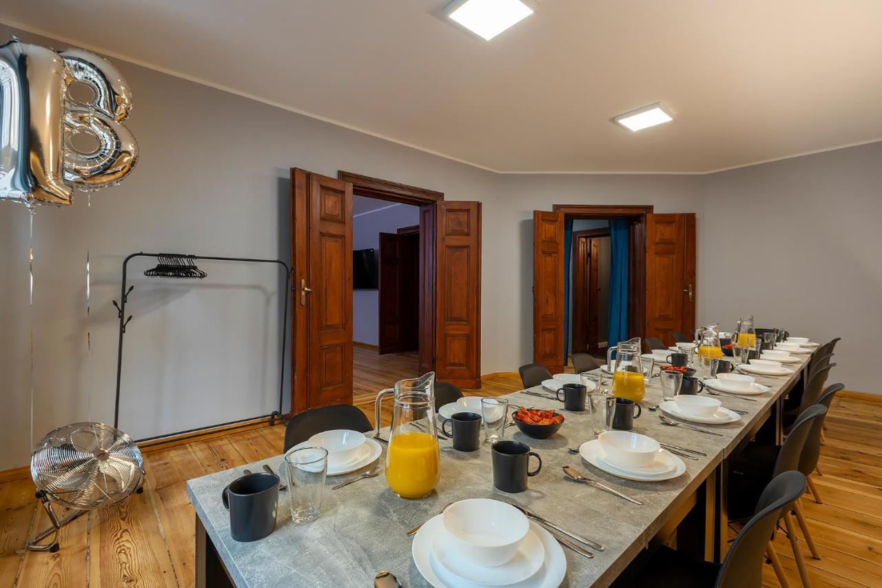 #partyhouse